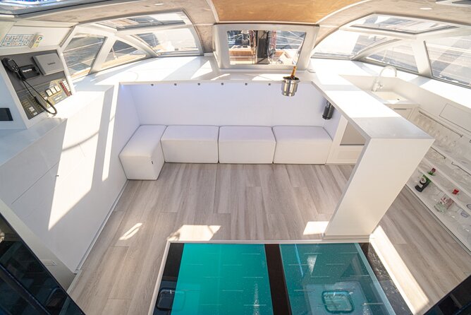 3 hrs. Whale Watching and Relaxing Chill Out Catamaran with glass floor - Drinks and Lunch: Turning the Sea Day Into a Treat