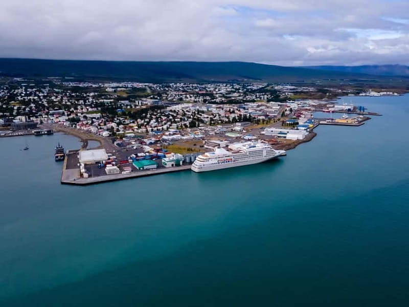 Akureyri: Whale Watching Shore Excursions - Fast catamaran comfort: heated seats and warm overalls matter more than you think