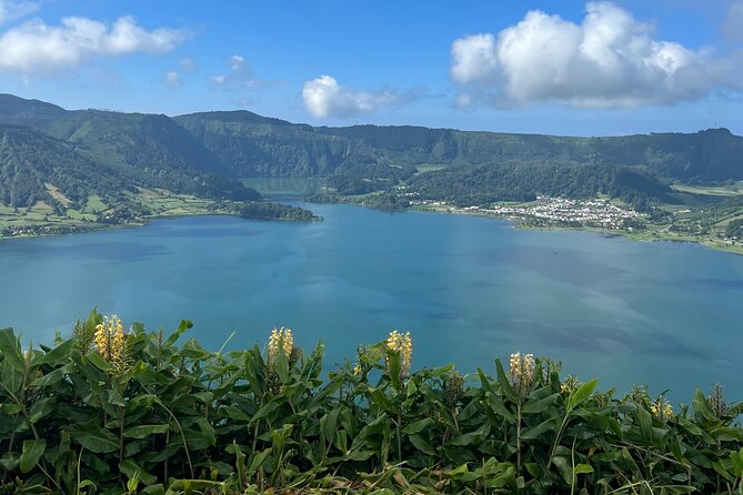 Full Day Sete Cidades with Whale Watching at Mosteiros - Optional lake time: canoeing (€25 pp) vs biking (€20 pp)