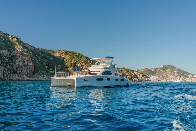 Luxury Catamaran Whale Watching Cabo San Lucas - Arch of Cabo San Lucas: the classic quick stop that sets the mood