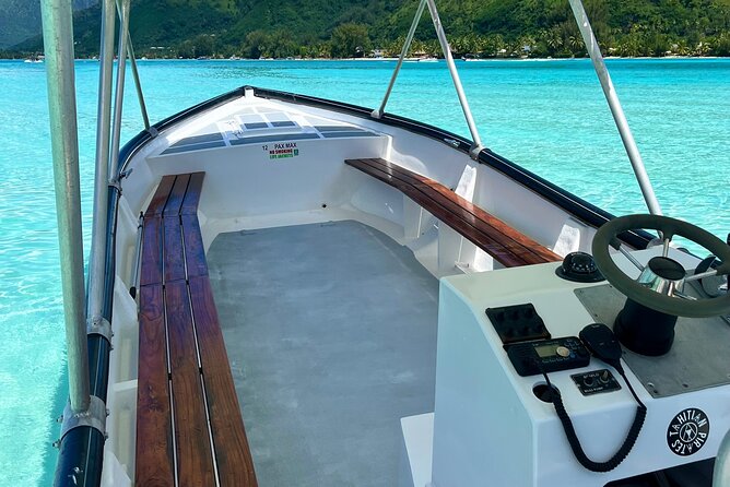 Private Whale Watching Adventure in Mo'orea - Private crew style: Teoni and Julien, and what that means for you