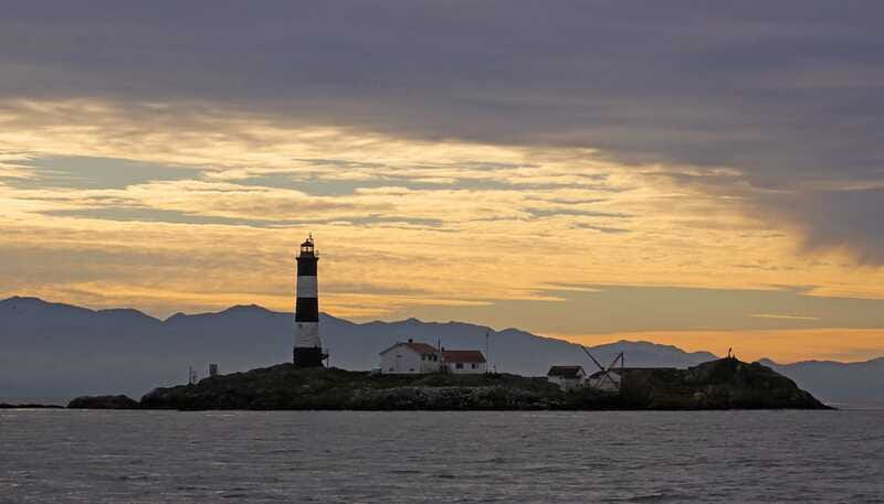 Victoria: Sunset Whale Watching Tour on Semi-Covered Boat - The Timing: Why Sailing After Dinner Improves Your Odds